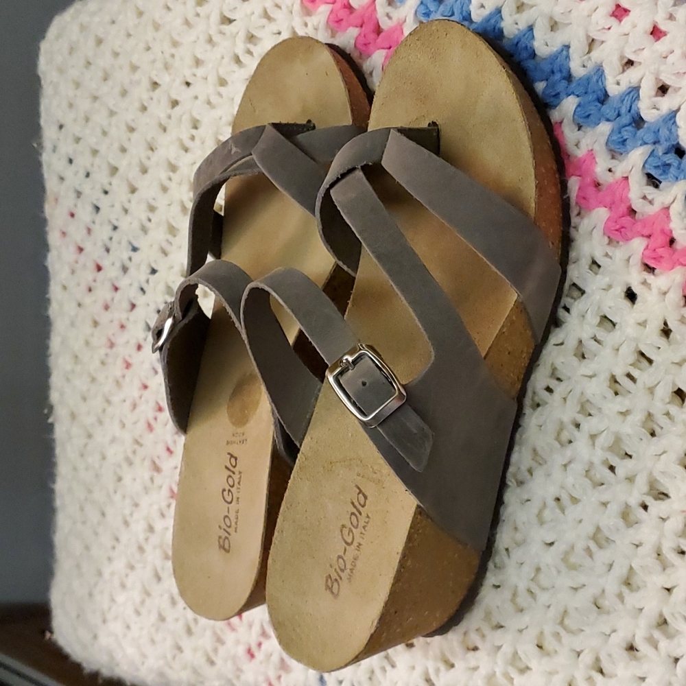 Bio- Gold wedge sandals